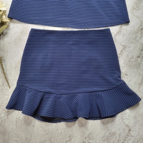 BCBGeneration Navy Combo Black Boxy Top Size M/L Ruffle Skirt Size 10 Set - Picture 3 of 13
